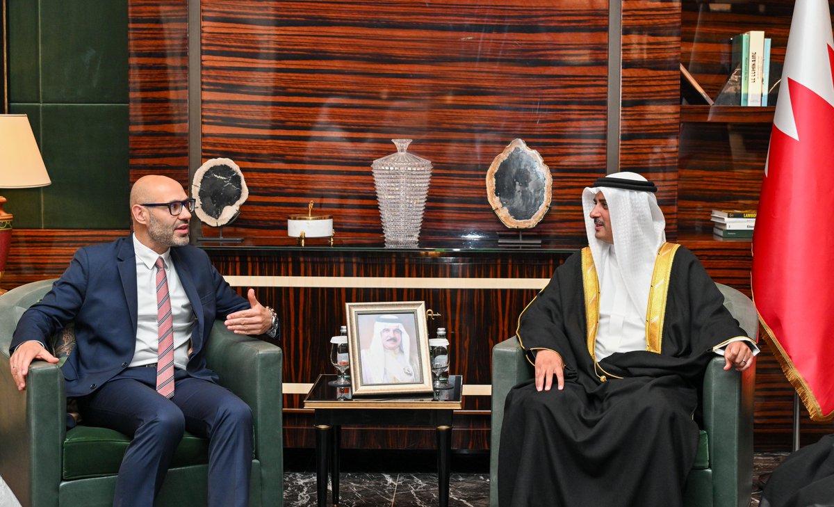 PCA_CPA's tweet image. 🔸#PCA Press release | @PCA_CPA enters into Host Country Agreement with #Bahrain 🇧🇭🔸
📝 On 17 June 2025, the Minister of Justice of the Kingdom of Bahrain, H.E. Mr. Nawaf bin Mohammed Al Maawda (@moj_bah), and #PCA Secretary-General Dr. Hab. @Marcin_Czepelak signed a Host…