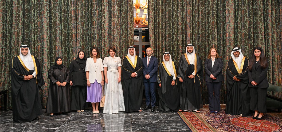 PCA_CPA's tweet image. 🔸#PCA Press release | @PCA_CPA enters into Host Country Agreement with #Bahrain 🇧🇭🔸
📝 On 17 June 2025, the Minister of Justice of the Kingdom of Bahrain, H.E. Mr. Nawaf bin Mohammed Al Maawda (@moj_bah), and #PCA Secretary-General Dr. Hab. @Marcin_Czepelak signed a Host…
