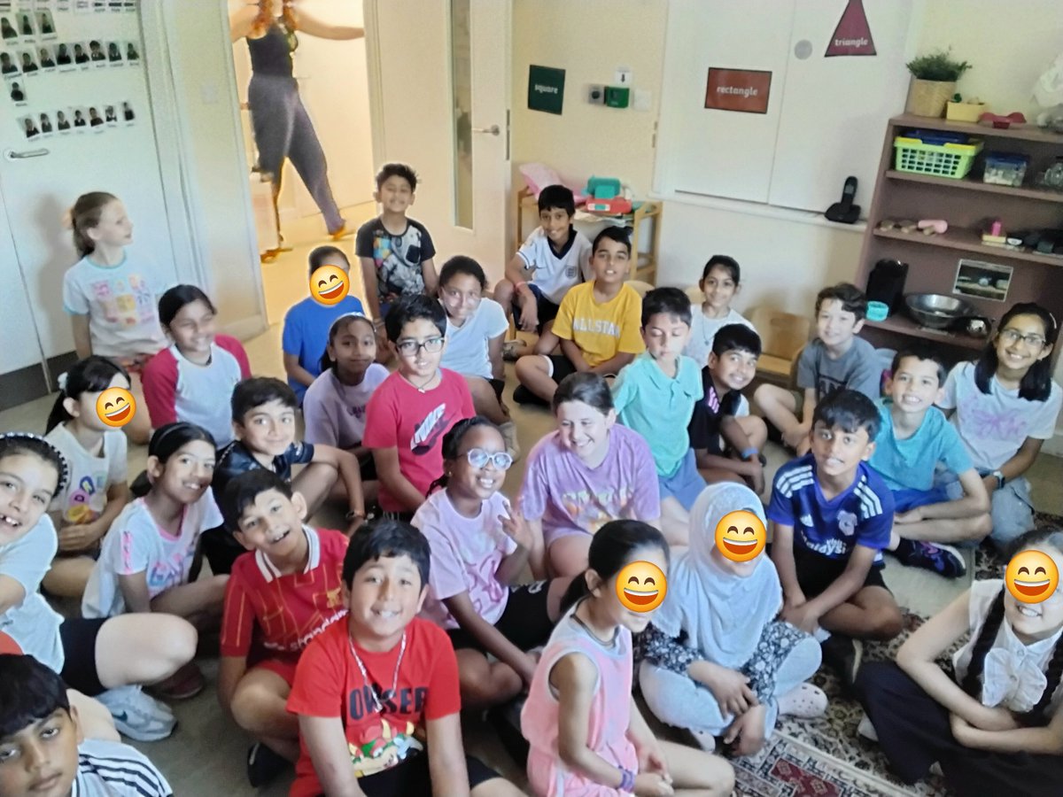 MountStewartSch's tweet photo. This morning, 4J had the pleasure of visiting nursery to see their eggs and ducklings. I think we still have some waiting to do😂😀. We had a fun Q&amp;A session followed by choosing some creative names for the ducklings. #tmssyear4 #creativelearning https://t.co/MlUhZpva8k