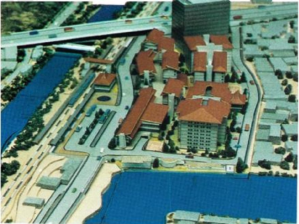 Namanya Kukaku seiri (区画整理), pernah diusulkan Jepang tahun 1983 untuk menata Manggarai &amp; Kebon Melati.

Kampung ditata jadi hunian midrise 5–8 lantai. Lahan sisanya untuk taman, sekolah, dan ruang komersial.

Semua terintegrasi stasiun. TOD beneran. 40 tahun lalu.