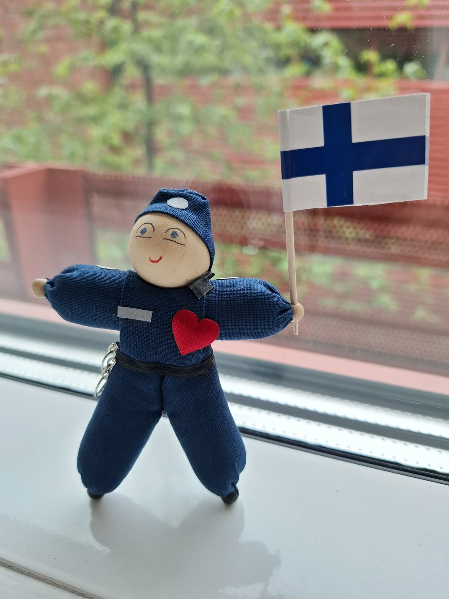 Nautinnollista ja turvallista keskikesän juhlaa kaikille🌼
- Kuvan #poliisi on erään palautteenantajan taidonnäyte✨️
#juhannus #palaute