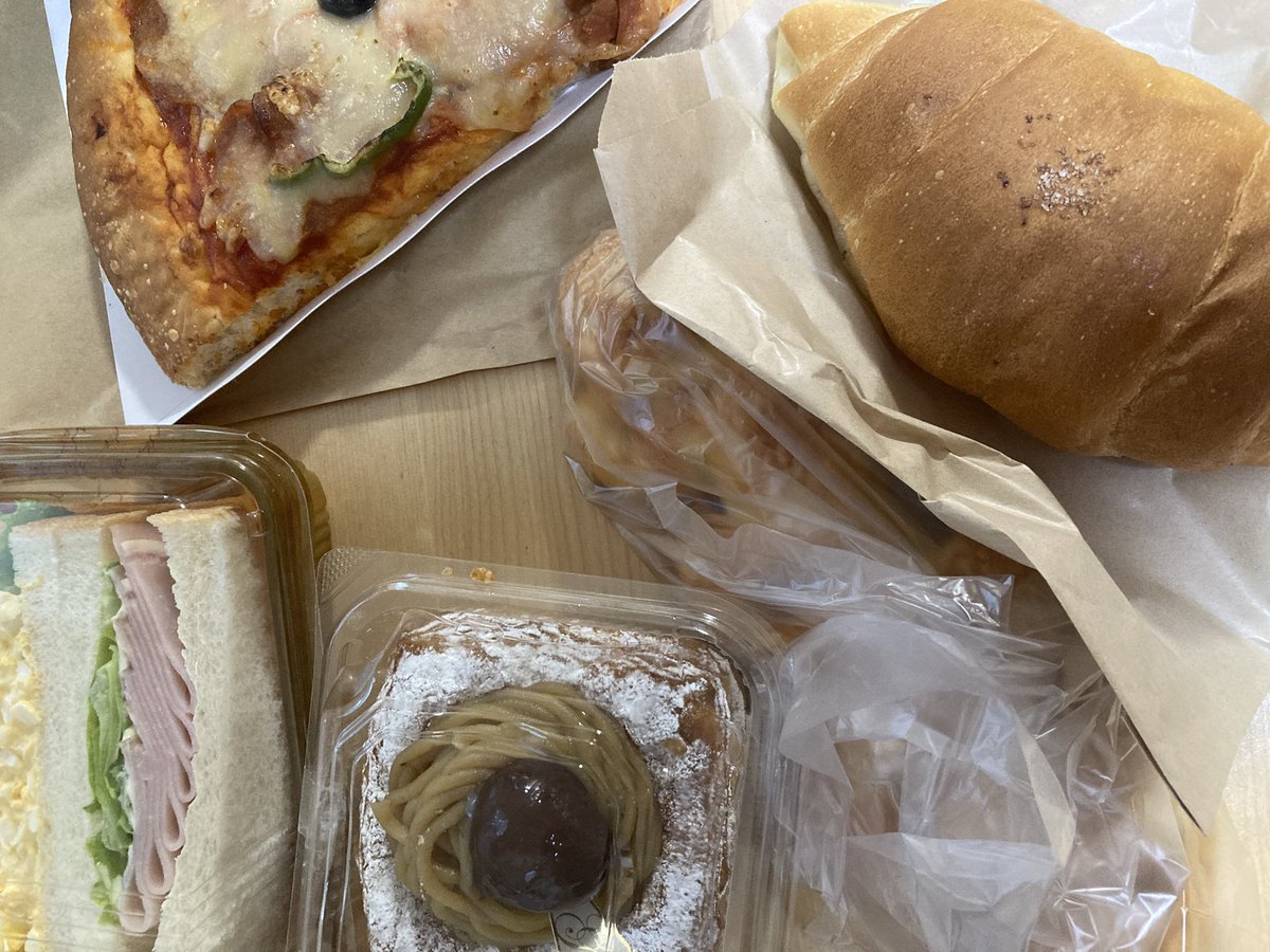 おつかれさまでふ⸜︎🐣⸝
仕事終わりにパン屋さんへ🍞
お目当ての物は売り切れてたんだけど
美味しそうなパンに目移りしちゃって
お買い上げ🤭❤️

タルタルチキンサンド激うまでした🐔🥪

明日からまた頑張るので
よろしくお願いします😊

#企業公式相互フォロー
#企業公式おやつ部