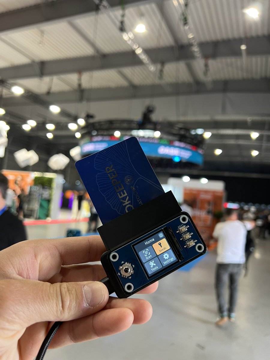 satochip's tweet image. Catch the guy with a @SeedSigner + a Seedkeeper plugged in to have a live demo of those wonderful products.
#BTCPrague