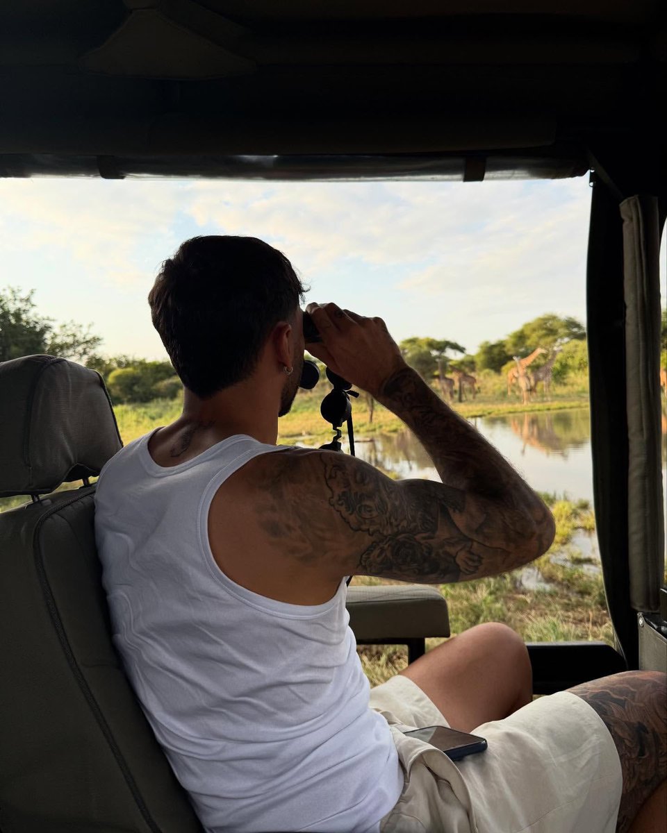 SafariGateway_'s tweet photo. Highlights of @DavidRaya_22 honeymoon vacation in Tanzania. Welcome again, and tell the world about the wonders and beauty of Tanzania 🇹🇿, @Arsenal.

@ArsenalAcademy @AFTVMedia @premierleague 

Hakuna Matata. Visit Tanzania https://t.co/bRVXt5crW9