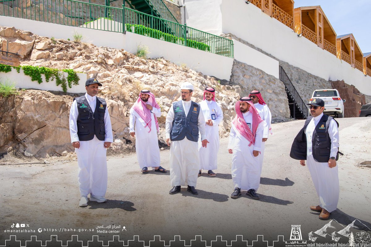 amantalbaha's tweet photo. #يحدث_الآن |

#أمين_منطقة_الباحة د. علي السواط وقيادات الأمانة و #رئيس_بلدية_محافظة_القرى يقفون ميدانياً على سير المشاريع والخدمات #البلدية في #محافظة_القرى.

وقد وجه أمين المنطقة بسرعة إستكمال الأعمال ورفع الجاهزية لصيف هذا العام. https://t.co/9xxTcLm440