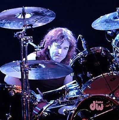 TheDuckLR's tweet photo. Happy 62nd Birthday to the legendary drummer and former member of #ACDC &amp; #Dio #SimonWright 🎉 https://t.co/OiAOoZ6Owj