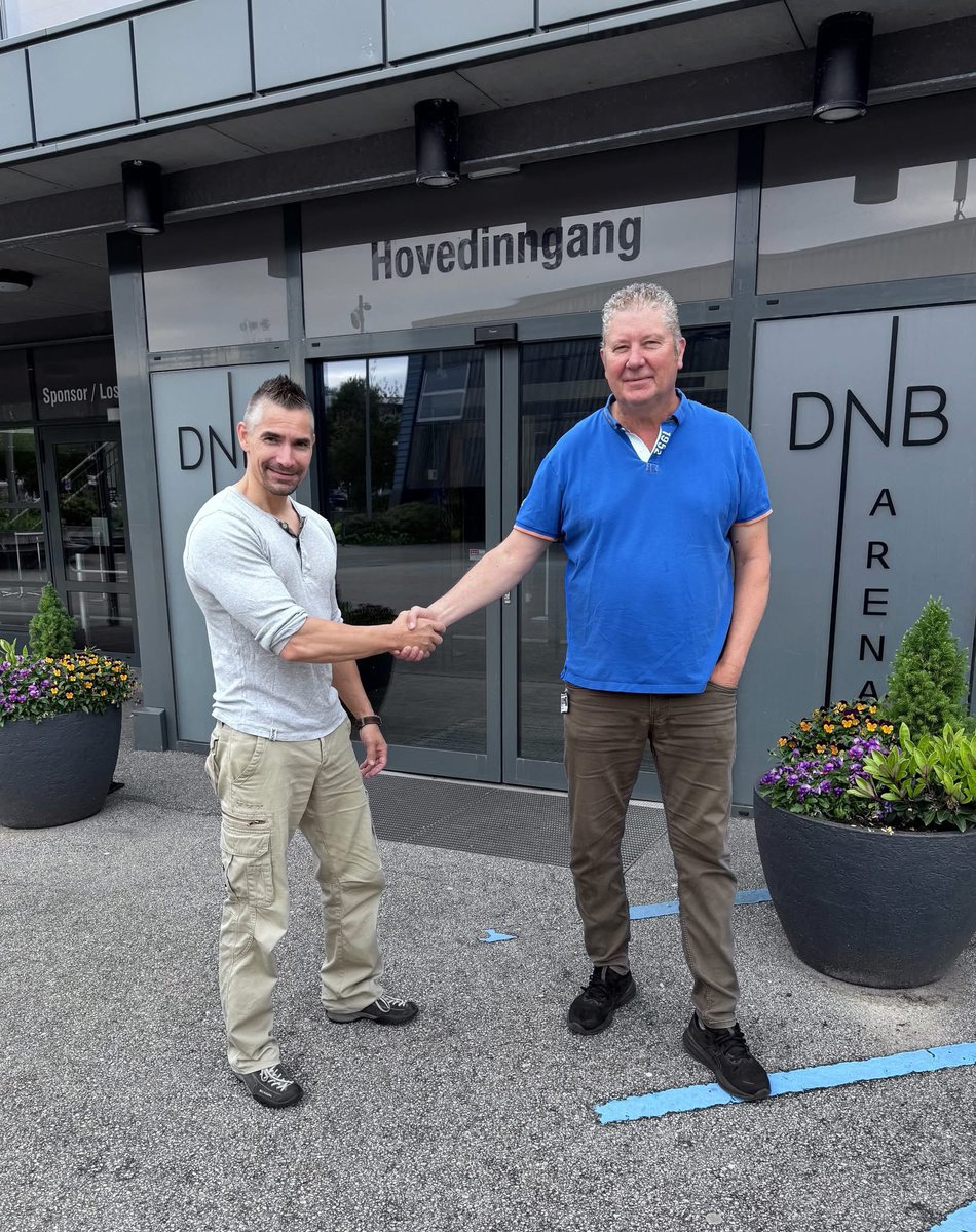 DNB Arena (@dnb_arena) on Twitter photo Vi ønsker Doorman AS velkommen til DNB Arena! Sammen skal vi gjøre samtlige arrangementer trygge og trivelige for alle. 🤝
📸: Her med Doormans daglige leder Thor Eirik Pedersen og arenasjef Petter Nystrøm. Vi ønsker Doorman AS velkommen til DNB Arena! Sammen skal vi gjøre samtlige arrangementer trygge og trivelige for alle. 🤝
📸: Her med Doormans daglige leder Thor Eirik Pedersen og arenasjef Petter Nystrøm.