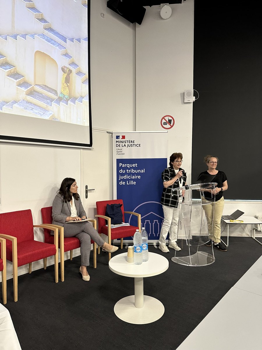 ProcureurLille's tweet photo. Ouverture du séminaire du parquet de Lille dédié à la lutte contre le trafic de stupéfiants et la criminalité organisée - techniques spéciales d’enquête et investigations internationales @PoliceNat59 @Gendarmerie et @douane_france de la #JIRS avec le concours de la @MILDECAgouv https://t.co/4Vtky7Vm6Y
