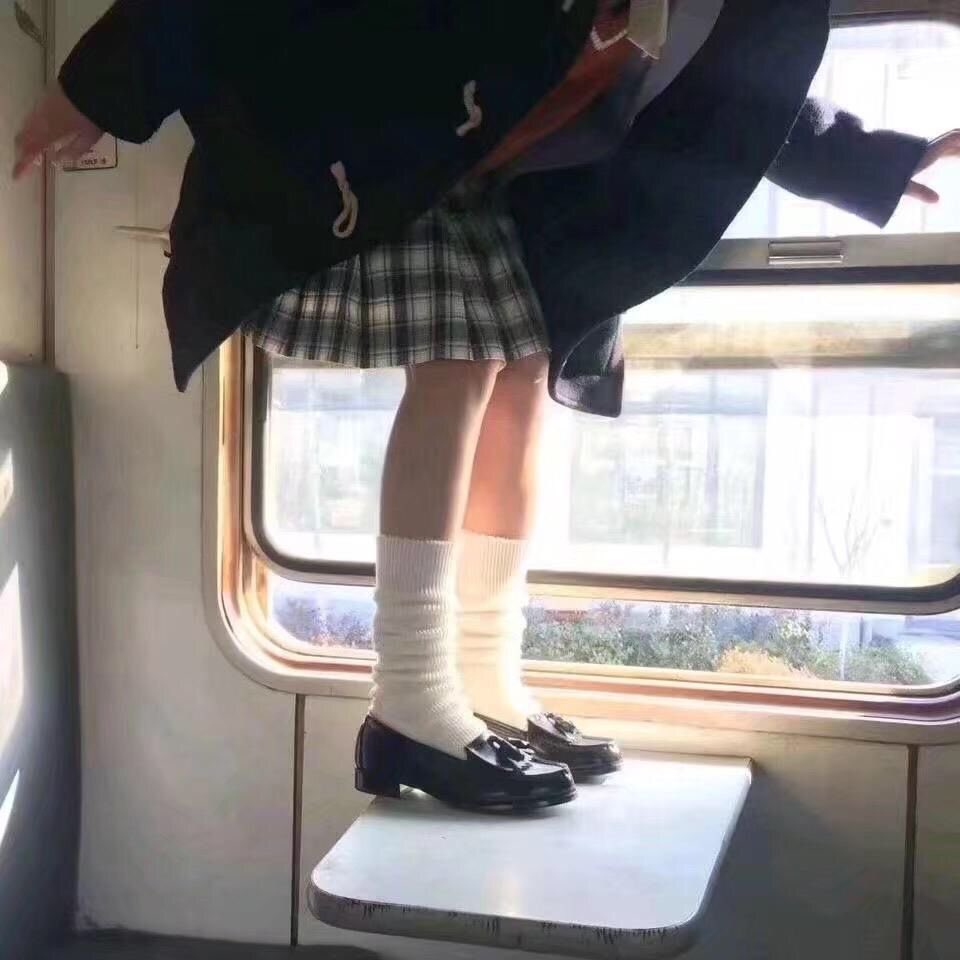 gyougiwarui's tweet photo. jk 新幹線　テーブル　立つ https://t.co/ki2UPrVdT7