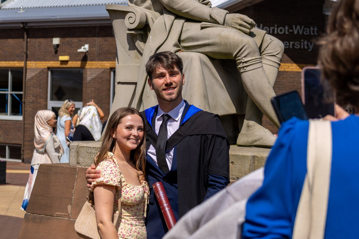 Day 4 of Edinburgh graduations.🎓

Congratulations to all those graduating today from the School of Engineering &amp; Physical Sciences.👏🏽