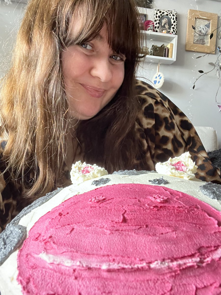 Molly 🦇 tweet media