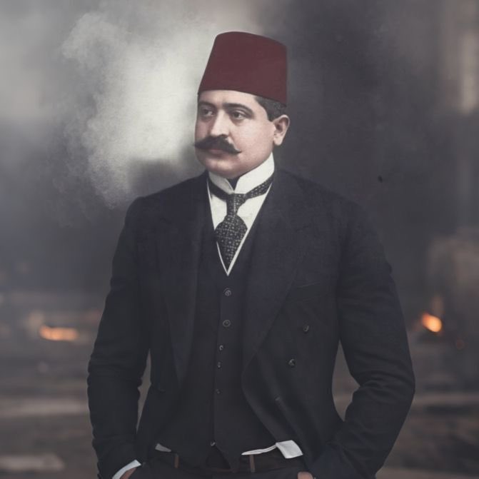 LutfuTurkkan's tweet photo. 📌Talat Paşa, imparatorluğun çöküşünde teslimiyetin değil, direnişin adıdır!

📌Türk’ün; Rum’a, Ermeni’ye, emperyaliste boyun eğmeyeceğini tüm dünyaya haykıran iradedir.

📌Bugün hâlâ hedef alınmasının tek sebebi, Türk milletine diz çöktürmemiş olmasıdır!

📌Adı, bugünkü ihanete ortak olanlar gibi değil, cesaretle anılır.

#TalatPaşa
