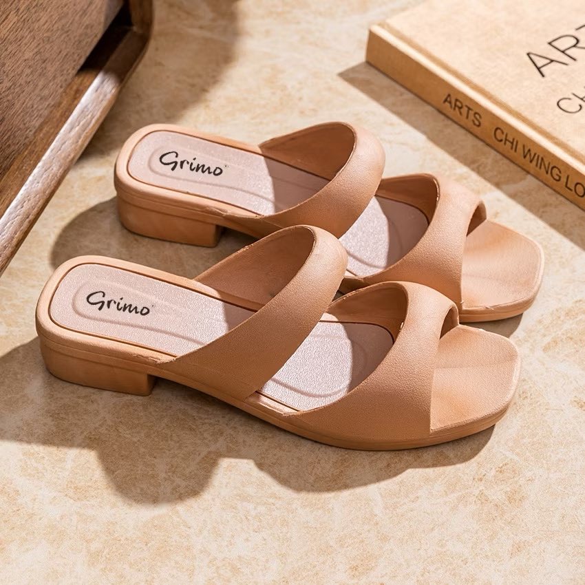 adlaa_9's tweet photo. Kadang kita nak nampak manis je, tak payah tinggi sangat ☺️ Heels rendah ni buat korang rasa comel, selesa &amp; confident 💕

Korang  baru nak mula pakai heels, ni pilihan paling win 🏆
Jom try hari ni!

https://t.co/80HuKvXqxK https://t.co/0HFayEcxVa