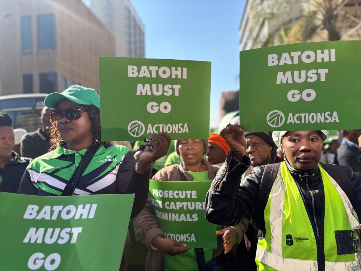 Action4SA's tweet image. 𝐋𝐞𝐬𝐬 𝐏𝐨𝐥𝐢𝐭𝐢𝐜𝐬, 𝐌𝐨𝐫𝐞 𝐏𝐫𝐨𝐬𝐞𝐜𝐮𝐭𝐢𝐨𝐧𝐬! 

This morning, we are gathered outside the Justice Minister’s office to call for the immediate removal of Adv. Shamila Batohi as the Head of the NPA.

South Africans deserve a prosecuting authority that delivers