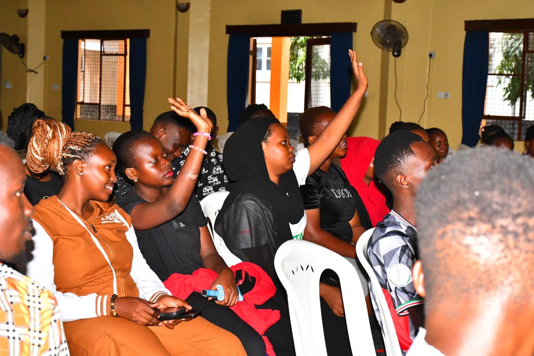 BasicNeeds_KE's tweet photo. @BasicNeeds_KE is collaborating with @MNTRH_Hospital @Amref_Kenya and @SidianBank to conduct a 3-day mental health awareness outreach @kenyacoastnpoly providing students with free mental health screening, professional counselling and interactive sessions on mental health. https://t.co/jkbWD0kYAh