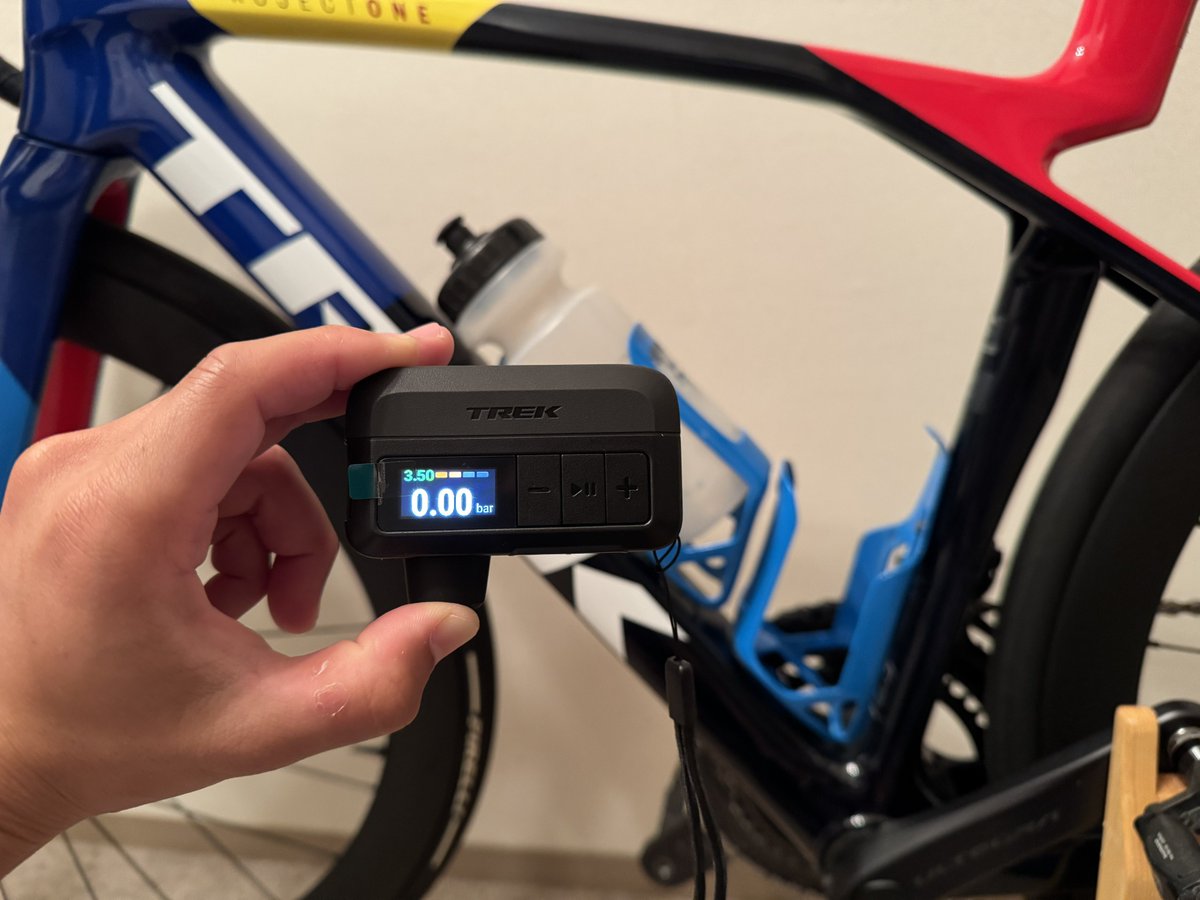 k_itsuki1022's tweet photo. #TREK から新発売の電動ポンプ #AirRush
コンパクトだから今回のニセコのような、荷物を削減する必要がある飛行機輪行に最適!!
自分はよくお出かけして自転車に乗るので、デカいフロアポンプを持って行かなくても良いのがすごく助かる!!
#PR https://t.co/x2ik3clTxA