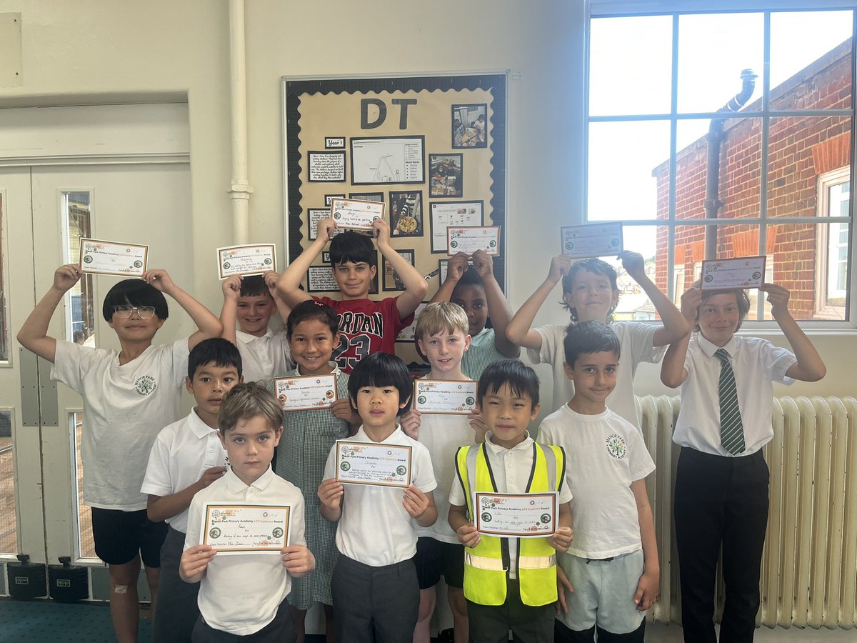 ManorParkSchSM1's tweet photo. Our Leo Explorers celebrated #ForwardThinking this week by embracing risks, looking ahead, and committing to continuous learning and discovery! #WeAreLeo #MPPS #LeoExplorers #Innovation https://t.co/sVeNiipz0s
