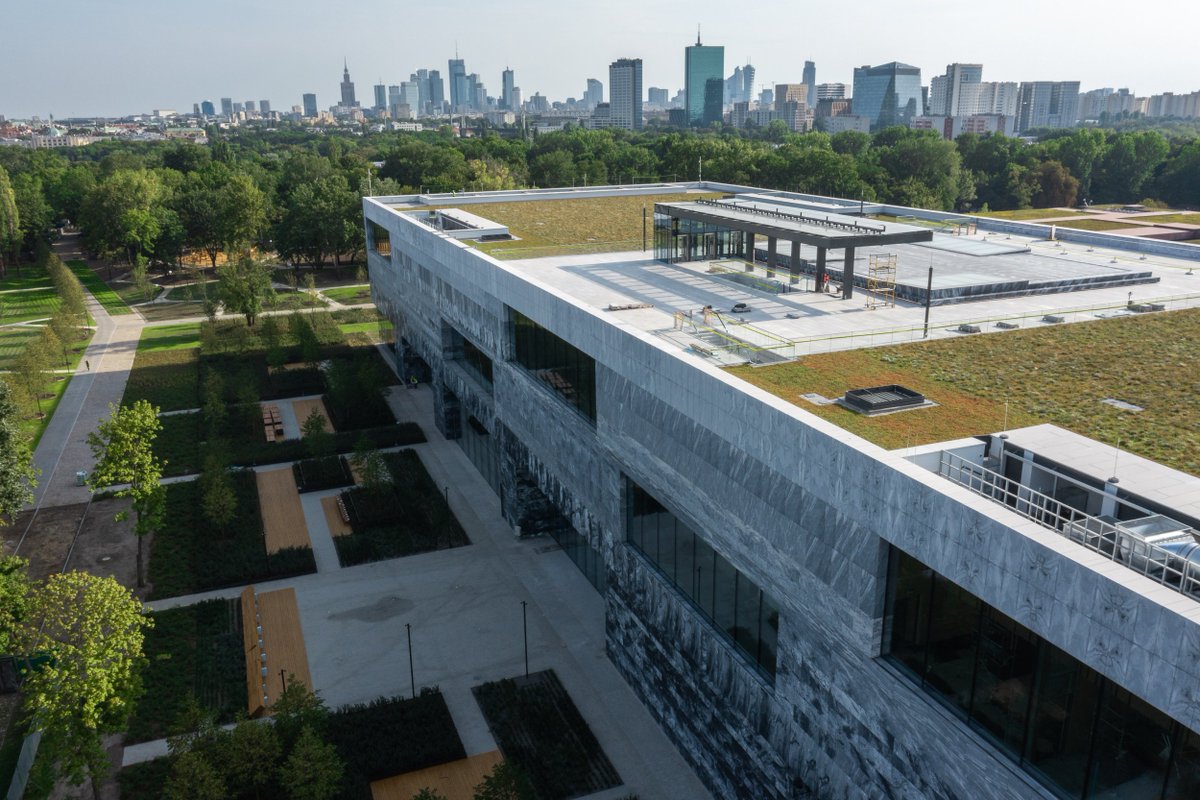 🔥 O co wybuchały najgorętsze spory podczas tworzenia Muzeum Historii Polski?

🤝 Czy da się prowadzić politykę historyczną ponad podziałami?

🏛️ Jak w Polsce zostaje się państwowcem?

🎞️ Polecamy nagranie ze spotkania z <a href="/robertkostro/">Robert Kostro</a> – byłym dyrektorem <a href="/MuzHistPolski/">Muzeum Historii Polski | Polish History Museum</a>