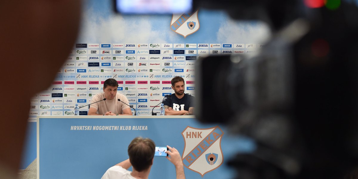 ✔️📸 Prva konferencija za medije uoči nove sezone 🔵⚪

#ZajednosmoRijeka #HNKRijeka