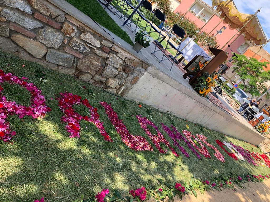 Avui diumenge, dins les activitats de la Festa Major de Palamós: 29a Trobada Gegantera de #Palamós, Festivitat de Corpus amb catifes de flors i Arrossada popular "La socarrada" de l'Associació Cultural Showboys 🌼🌷🥘

📌 Tota la programació de la FM: infopalamos.cat/wp-content/upl…