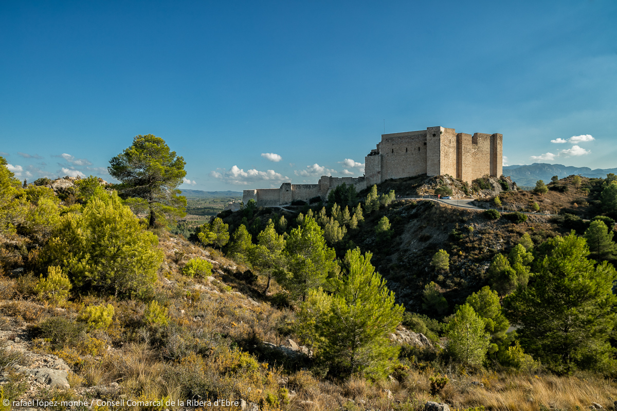 terresebretur's tweet photo. 🥾 Us agradaria fer una passejada curta i agradable als voltants del castell de #Miravet? Seguiu la ruta "Darrere les passes dels cavallers del temple" i descobriu aquest indret privilegiat ple d'història.

ℹ️ https://t.co/Dt6qWLTa1C

📷 @lopezmonne, @laurasubi 

#TerresDelEbre https://t.co/Q5zSs5iRPP