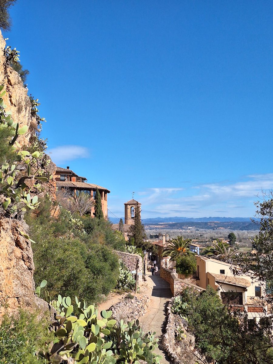 terresebretur's tweet photo. 🥾 Us agradaria fer una passejada curta i agradable als voltants del castell de #Miravet? Seguiu la ruta "Darrere les passes dels cavallers del temple" i descobriu aquest indret privilegiat ple d'història.

ℹ️ https://t.co/Dt6qWLTa1C

📷 @lopezmonne, @laurasubi 

#TerresDelEbre https://t.co/Q5zSs5iRPP