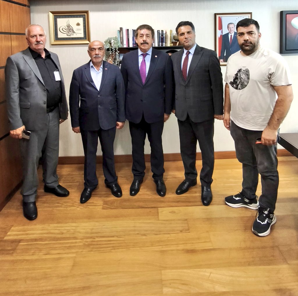 📍TBMM

Hınıs Belediye Başkanımız Serdar Şan, AK Parti Hınıs İlçe Teşkilat Başkanımız İsmail Şan, kıymetli hemşehrilerimiz Harun Laçin ve Yusuf Durmuş’u Meclis’te misafir ettik.

İlçemizde devam eden çalışmalar, yerel hizmetler ve teşkilat faaliyetleri üzerine verimli bir