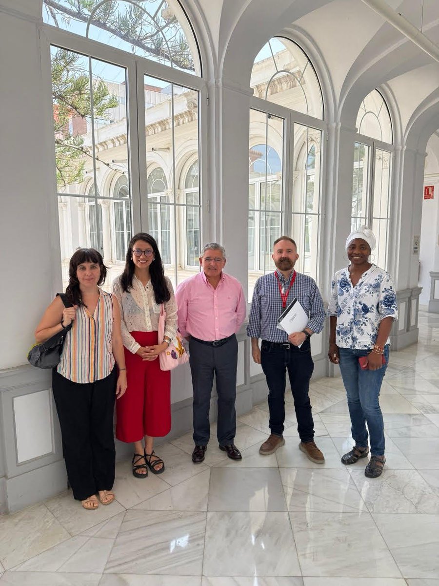 GVA Eves (@gva_eves) on Twitter photo El director de la #EVES, el Dr. Rafael Peset, se reúne con <a href="/farmamundi/">FARMAMUNDI</a> y destaca el importante papel de esta #asociación en la formación contra la mutilación genital femenina. La EVES ofrecerá este año dos actividades en este campo en colaboración con <a href="/farmamundi/">FARMAMUNDI</a>. #Ciudadanía El director de la #EVES, el Dr. Rafael Peset, se reúne con <a href="/farmamundi/">FARMAMUNDI</a> y destaca el importante papel de esta #asociación en la formación contra la mutilación genital femenina. La EVES ofrecerá este año dos actividades en este campo en colaboración con <a href="/farmamundi/">FARMAMUNDI</a>. #Ciudadanía