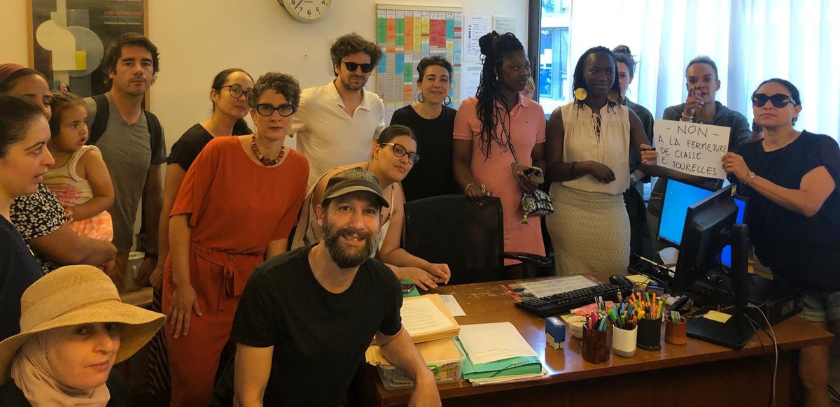 La mobilisation ne faiblit pas! ✊ Occupation du bureau de la directrice ce matin à Tourelles contre la fermeture d'une classe alors que 87 enfants sont inscrits pour 80 places !
#JaimeMonEcolePublique <a href="/FcpeUl20/">UL20 FCPE</a> <a href="/Academie_Paris/">Académie de Paris</a>