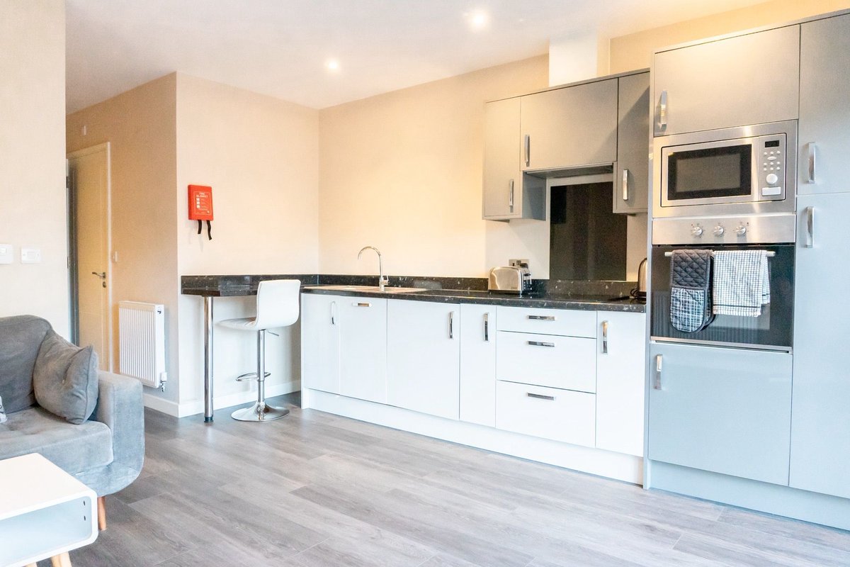 staylets1's tweet photo. Discover Magna House in Egham, #Surrey!
Modern #studios are just 5 minutes from #EghamStation, with free Wi-Fi, Smart TVs, parking, and more! They are perfect for business or leisure, with stays from 2 to 365 nights.
🌐 https://t.co/wHFTf6msHu
#CorporateLets #StayLets https://t.co/duJwoXa50u