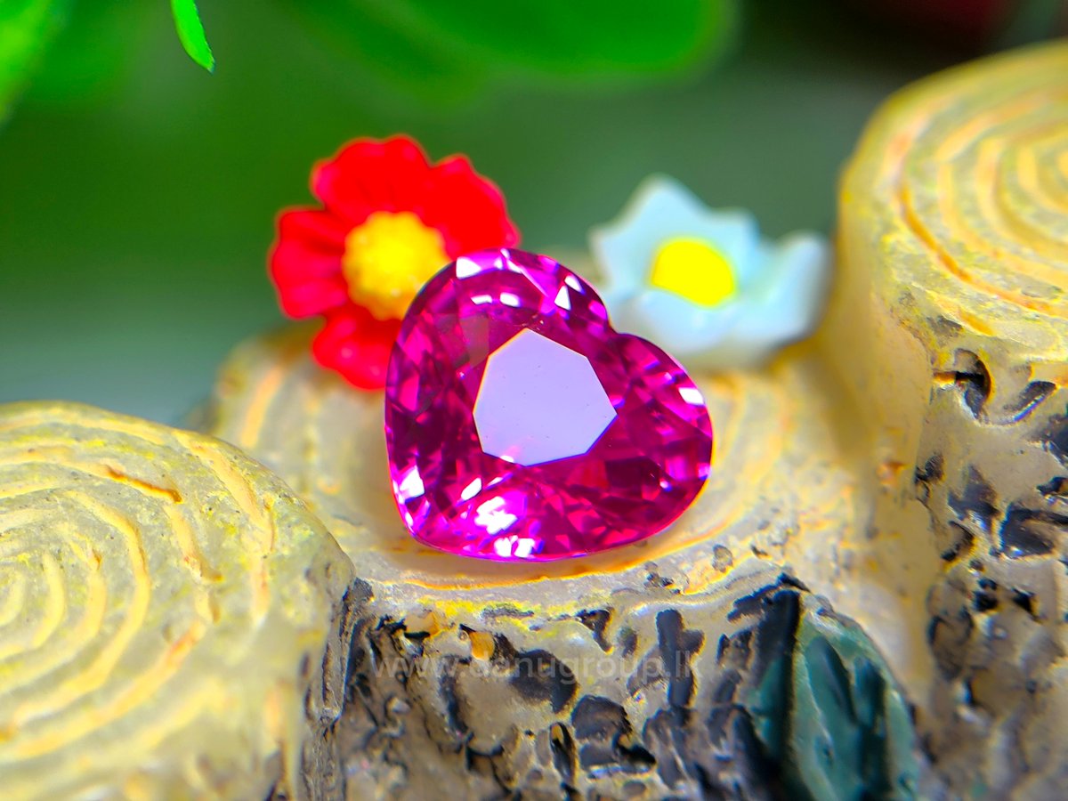 DanuGroup's tweet photo. A Rare Heartbeat of Nature 💓✨
view product - https://t.co/0tZizRZ6Sg
#GIACertifiedRuby #naturalsrilankanruby #CeylonRuby #gemstones #gemstonedelar #gemcutter #gemstoneforsale #Gemini #fashion #style https://t.co/Ncy7mPuMjH