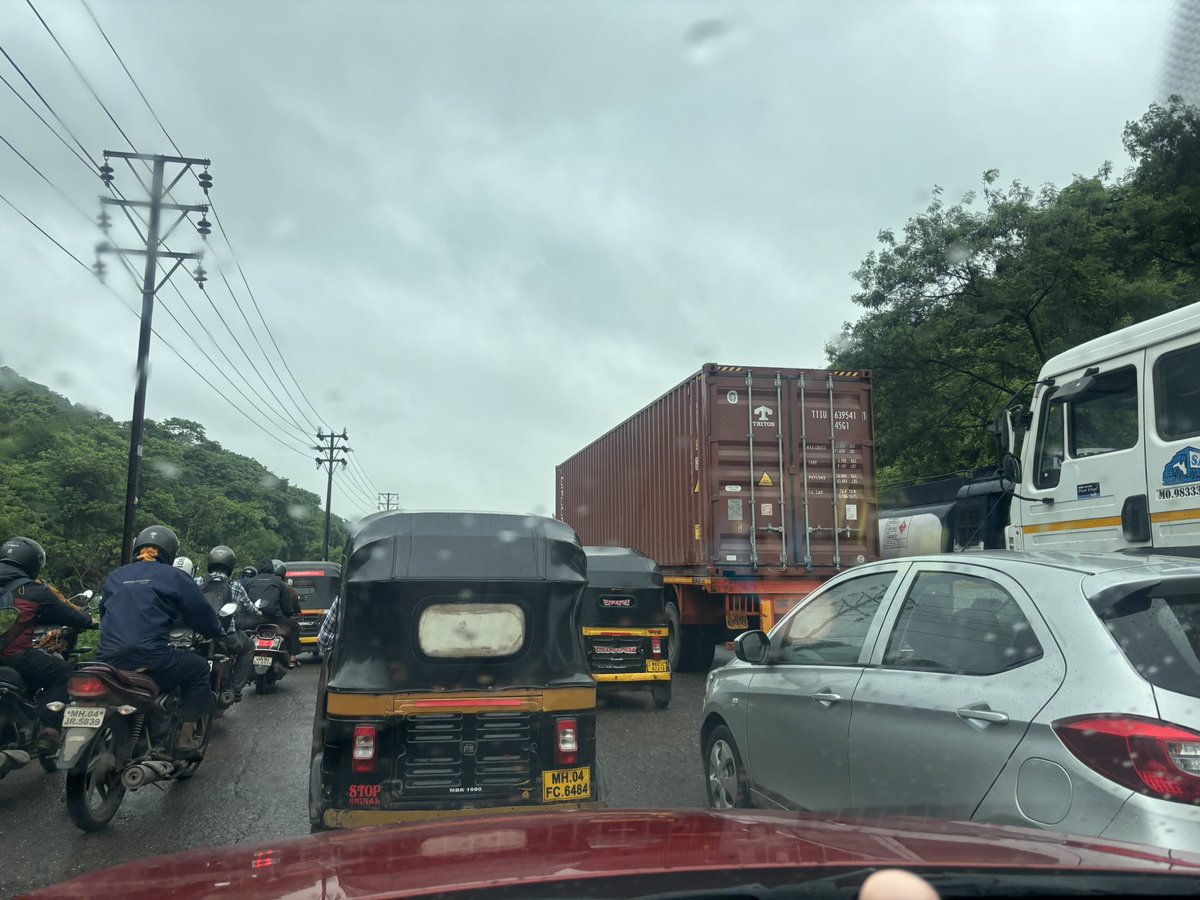 milleniumvivek1's tweet photo. @MumbaiPolice 
@ThaneCityPolice 
@Navimumpolice 
@ThaneTraffic 

Daily we are facing issues of traffic in the morning from 8 to 10 AM from shilpahata to Mahape because of heavy vehicles. Can you please do something so that commute can be easier. Attaching. https://t.co/tU36x3tqTu