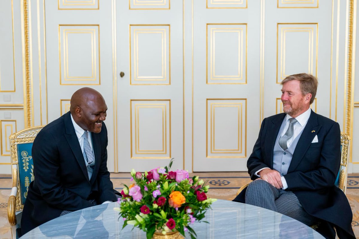 It was an honor to present my letters of credence to HM W. Alexander as Ambassador of Rwanda to the Netherlands
🇷🇼 🇳🇱