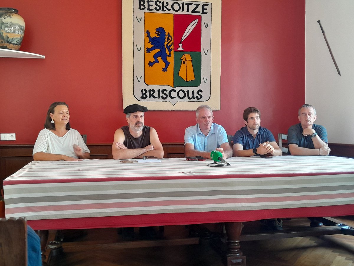 🔴 Eraikitzeko lurra atxeman diote Beskoitzeko Ikastolari <a href="/MairieBriscous/">Mairie de BRISCOUS</a> ek saltzaile pribatu batekin negoziatu ondotik
 <a href="/seaskaikastola/">seaska.ikastolak</a> k milioi bat euroko proiektua burutzen ahalko du herri erdian den eremu hortan <a href="/EHIkastolak/">Ikastolen Elkartea</a>