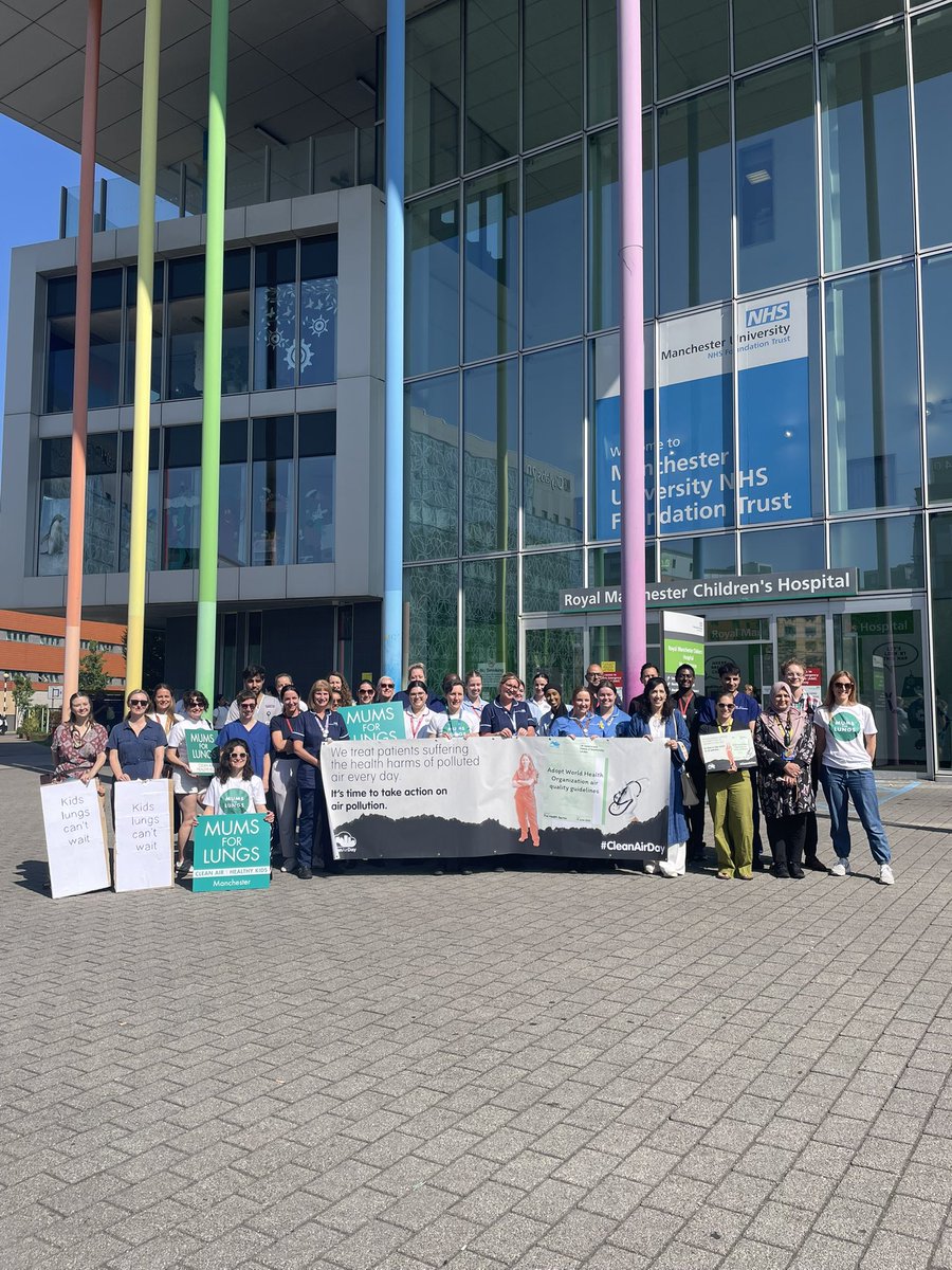 Medics in #Manchester are urging the Government to take urgent action to tackle #airpollution. 🚗☁️

It comes as a new report from <a href="/rcpsych/">Royal College of Psychiatrists</a> warns air pollution is estimated to contribute to the equivalent of 30,000 deaths in the UK in 2025.