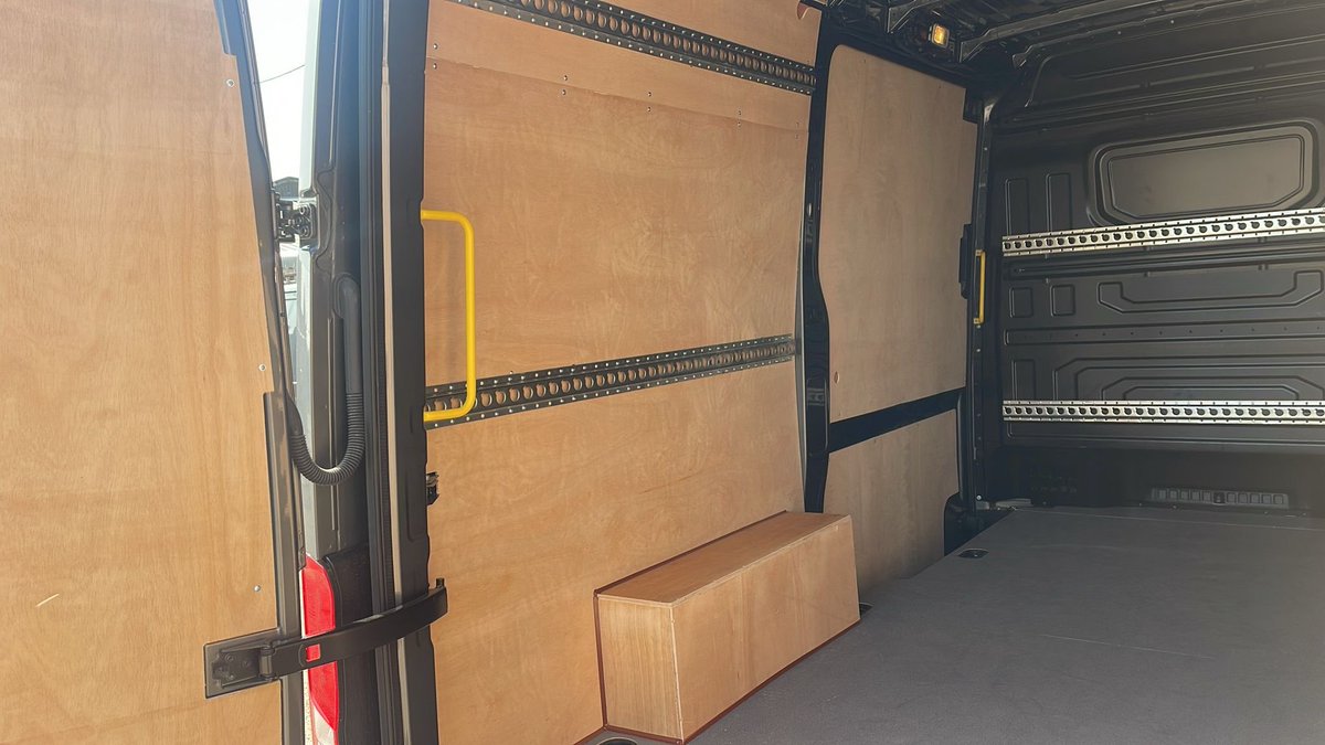 AVL_VehicleLin's tweet photo. All set for the graft 👊
Full ply lining and a tough load dock makes this van ready for whatever the job throws at it. Ready for the heavy lifting and built to last - this van means business from floor to frame 💪

•

#avl #plylined #loaddock #vanready #builttolast https://t.co/rZ06hjNr8B