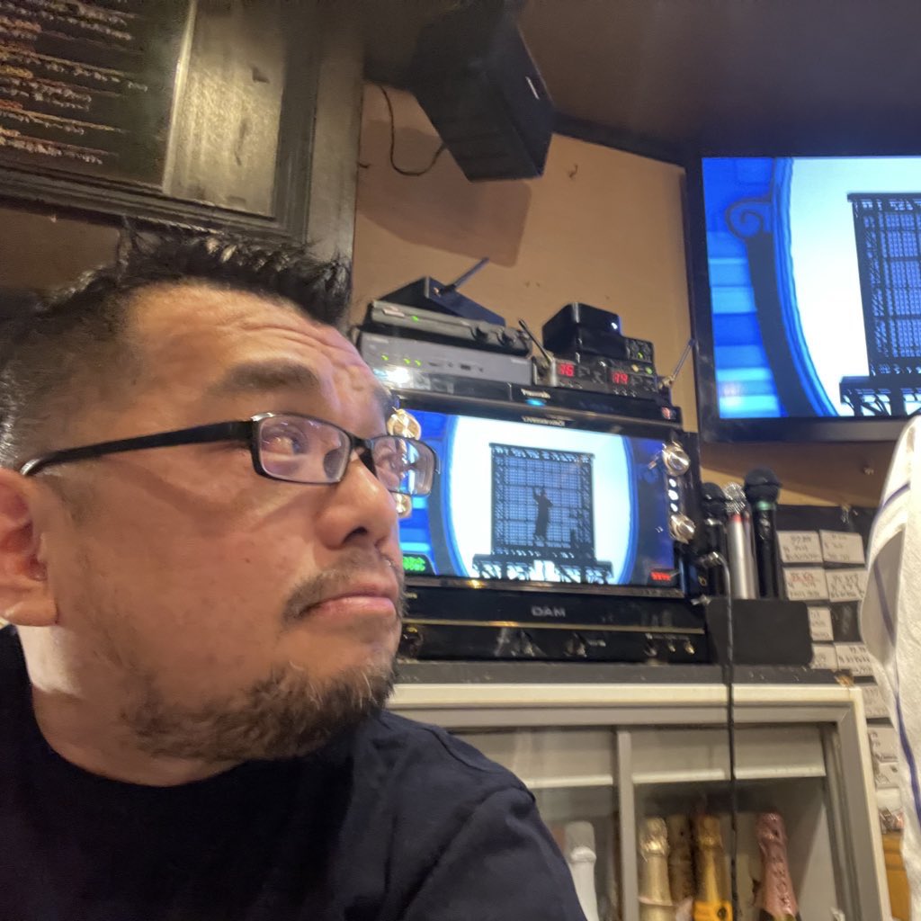 bar_HomeSick's tweet photo. #BarHomeSick
6月19日木曜日のホームシックは18時オープン!
担当はユーサクから変更になりましてイガラシ!とシュンイチ!
3500円飲み歌い放題!
25時まで!
遠隔カンパイもたくさんいただいております!ありがとうございます!
https://t.co/D4KeOO6HLE
今夜もお待ちしてまーす! https://t.co/Yz9NwI3pFk