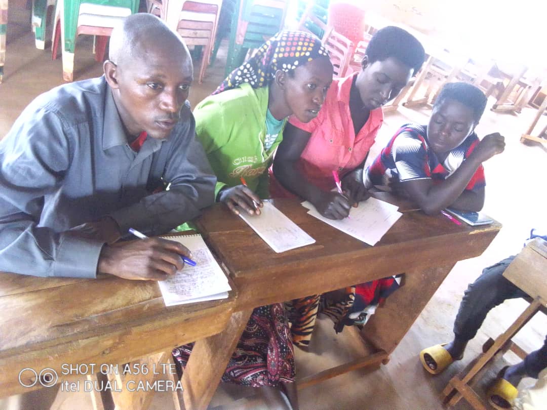 📍 Mubuga, Ngozi

Travail en groupe, entraide et concentration 💪🏾
Nos jeunes participent activement aux sessions de formation.
Ils apprennent, collaborent et veulent se dépasser pour construire un avenir meilleur. <a href="/bdikids/">Burundikids e.V.</a> 
#Éducation #Jeunesse #Burundi #Formation #Mubuga #Ngozi
