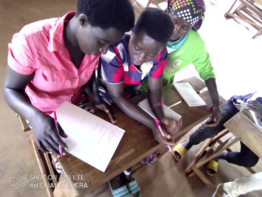 Entreprene0109's tweet photo. 📍 Mubuga, Ngozi

Travail en groupe, entraide et concentration 💪🏾
Nos jeunes participent activement aux sessions de formation.
Ils apprennent, collaborent et veulent se dépasser pour construire un avenir meilleur. @bdikids 
#Éducation #Jeunesse #Burundi #Formation #Mubuga #Ngozi https://t.co/xq62HLMzxp