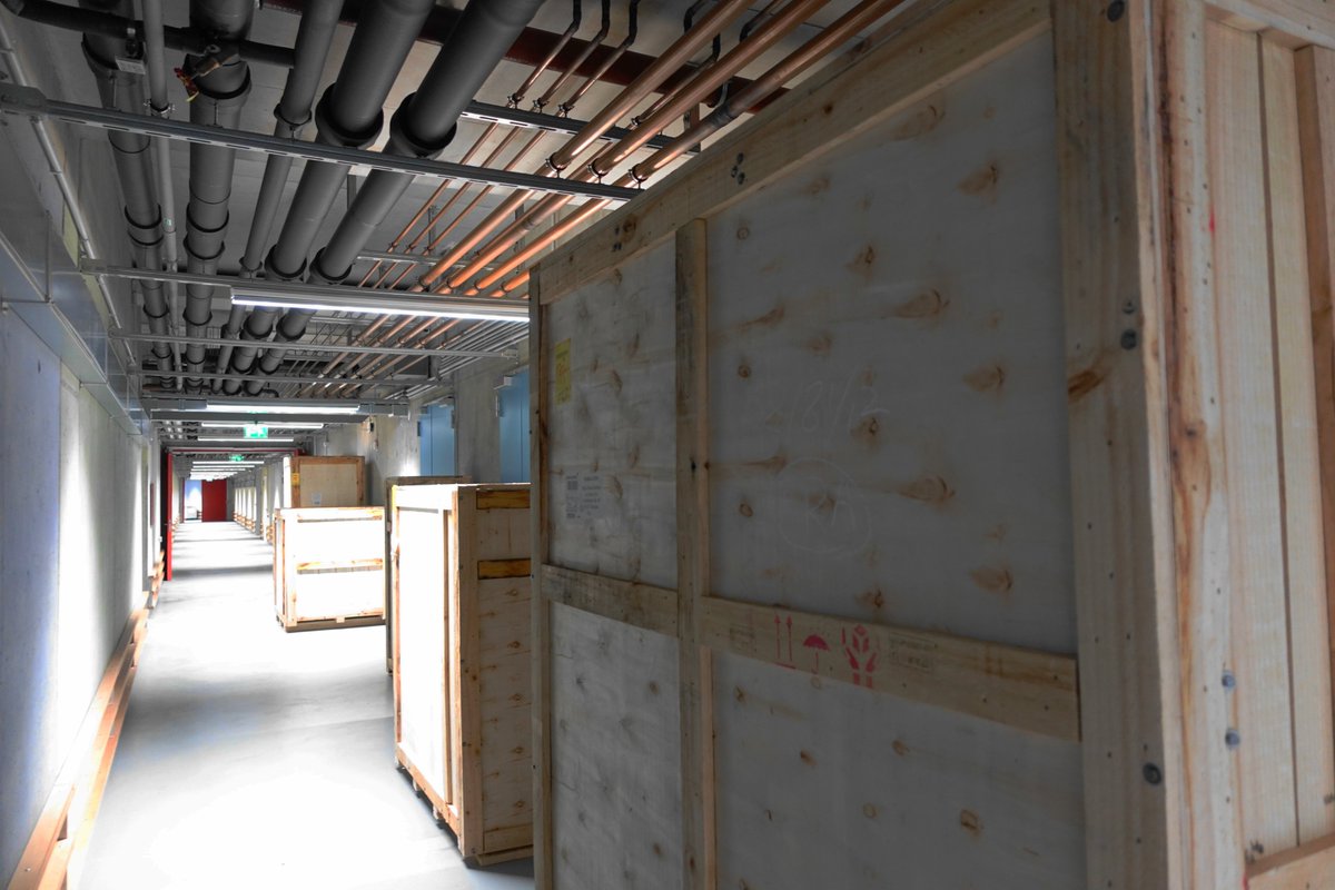 PETLab_CPfS's tweet image. Today’s the big day — our STM has arrived! 🥳
All 7 crates📦are now safely stored in the basement. Huge thanks to everyone involved, and a special shoutout to our technician Ole for making it all run so smoothly.
Unpacking will happen in a couple of weeks — stay tuned!