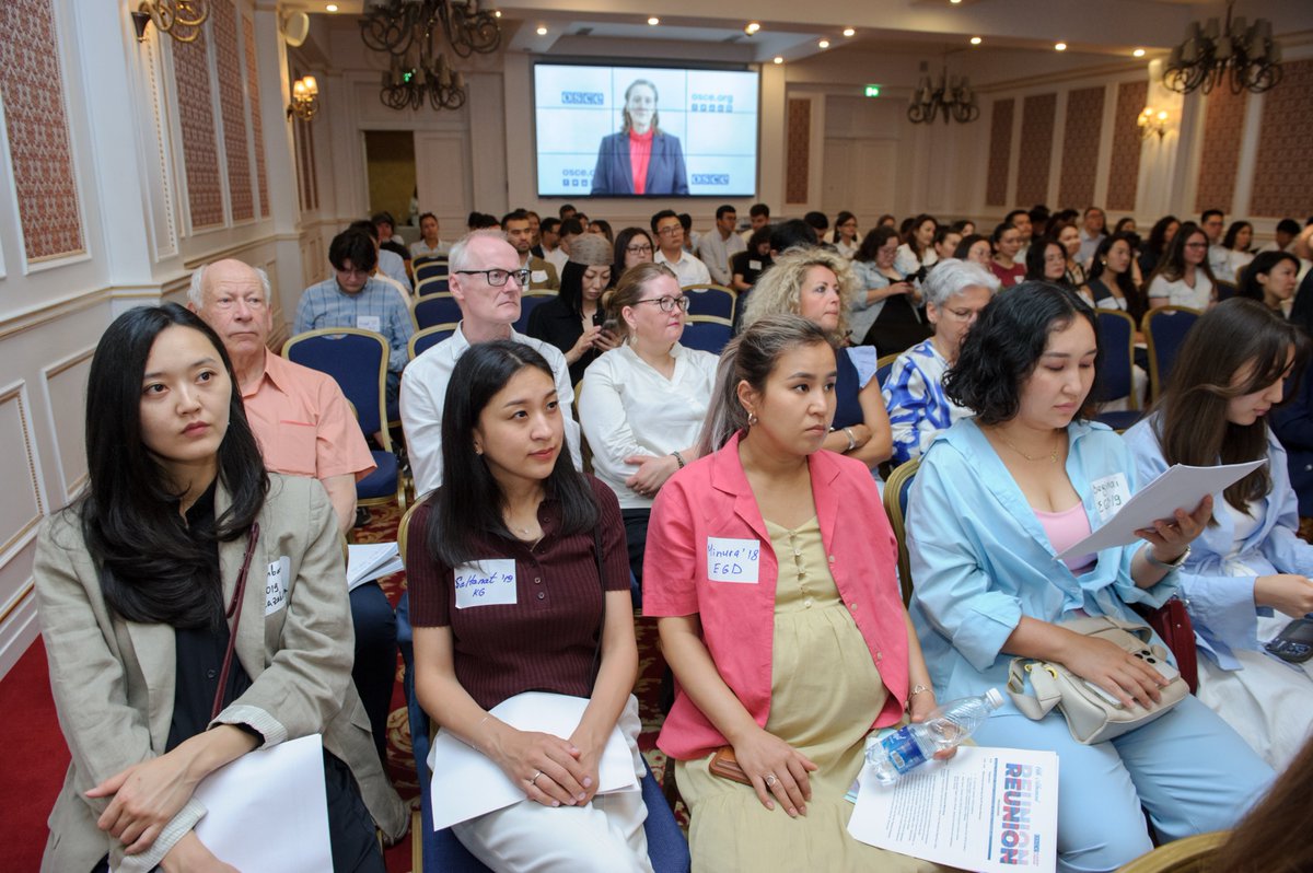 OSCE_Academy's tweet image. ๐On 14-15 June we hosted our 6th Alumni Reunion with overall 150 people: more than 100 graduates, guests, experts, faculty, staff and MA students to strengthen the community and network.
More: tinyurl.com/4yk73624
