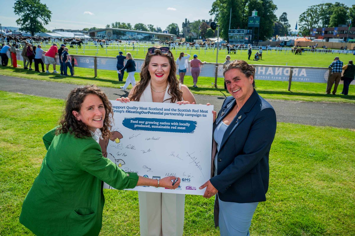qmscotland's tweet photo. 📣Today at the Royal Highland Show, Scotland’s red meat sector stands united💪
The Scottish Red Meat Resilience Group has made its position clear: we back local!
🔗 Click to read full article: https://t.co/AP0Z8546XD
#MeatingOurPotential https://t.co/4nzZbjNyMH