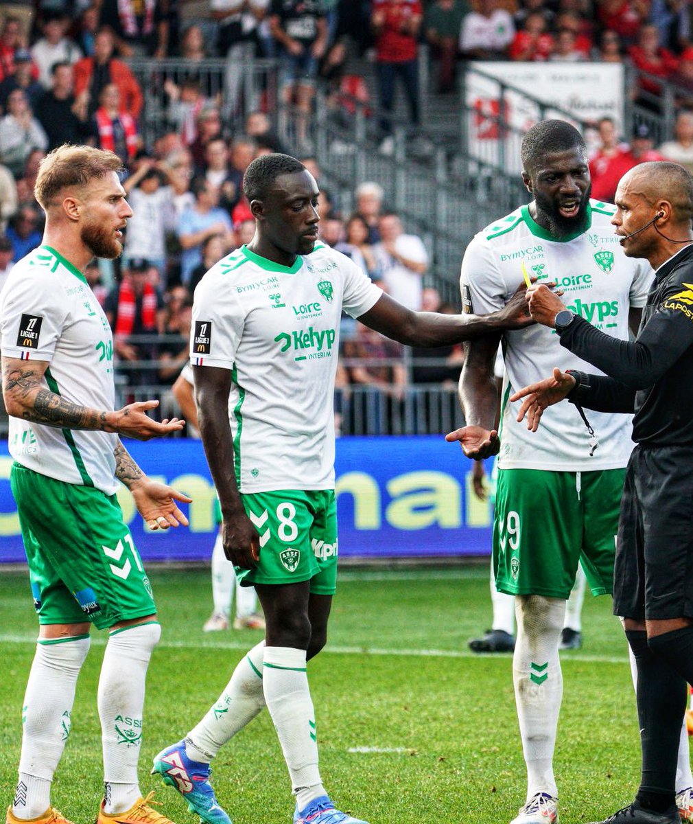 ASSE_NewsOff's tweet photo. 🚨 𝗘𝗡𝗖𝗢𝗥𝗘 𝗨𝗡𝗘 𝗗𝗜𝗭𝗔𝗜𝗡𝗘 𝗗𝗘 𝗗𝗘́𝗣𝗔𝗥𝗧𝗦 𝗔̀ 𝗣𝗥𝗘́𝗩𝗢𝗜𝗥 ?🤯

🚪Poussés vers la sortie :
• #Cornud 
• #Appiah 
• #Maçon 
• #Nadé 
• #Batubinsika

📝 En fin de contrat à la fin de saison prochaine :
• #Bouchouari 
• #Tardieu  
• #Fomba  
• #Sissoko https://t.co/PEZWmBPGqX