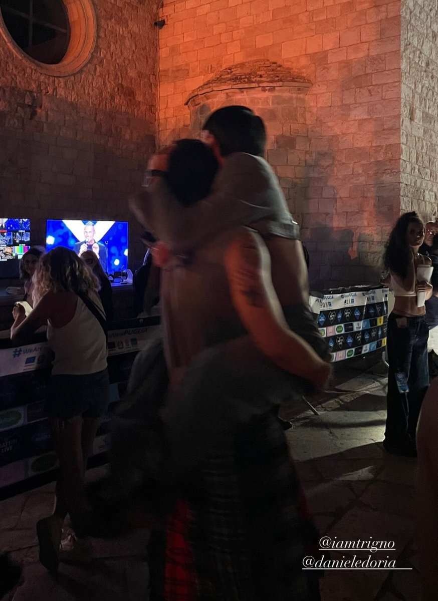 Giorgia ♡ (@justsadgio) on Twitter photo 18 maggio   —>   18 giugno 18 maggio   —>   18 giugno