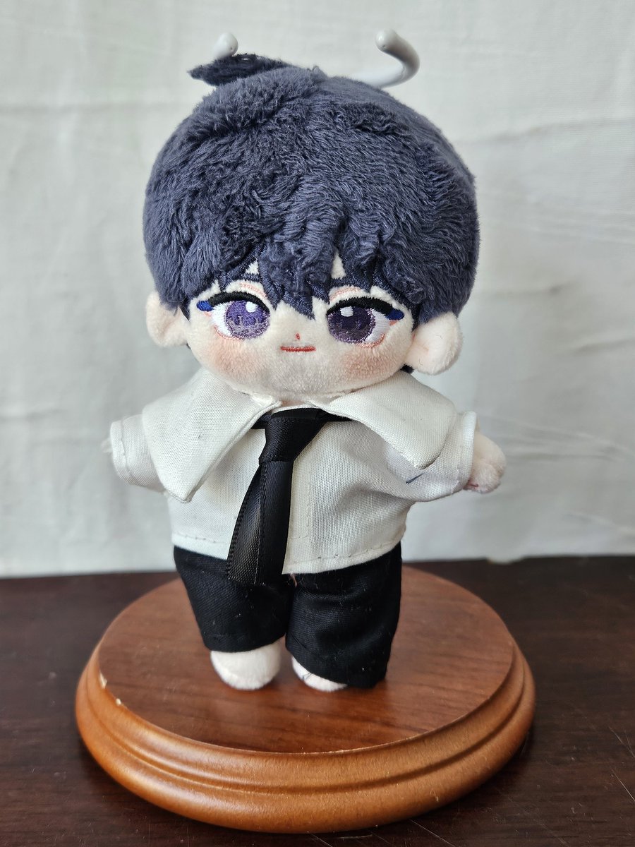 드림월드 공방에서 솜10 사이즈의 기본 셔츠, 바지 재봉 수업을 들으신 수강생분의 완성작🙌
손바느질로 차근차근 완성하셔서 더 애정이 가는 의상입니다.
솜인형 또는 기타 사이즈 인형 의상 재봉 수업 수강문의: X(구 트위터) 쪽지✉️ 또는 인스타 d_reamworld00 으로 디엠📧 주세요🤗