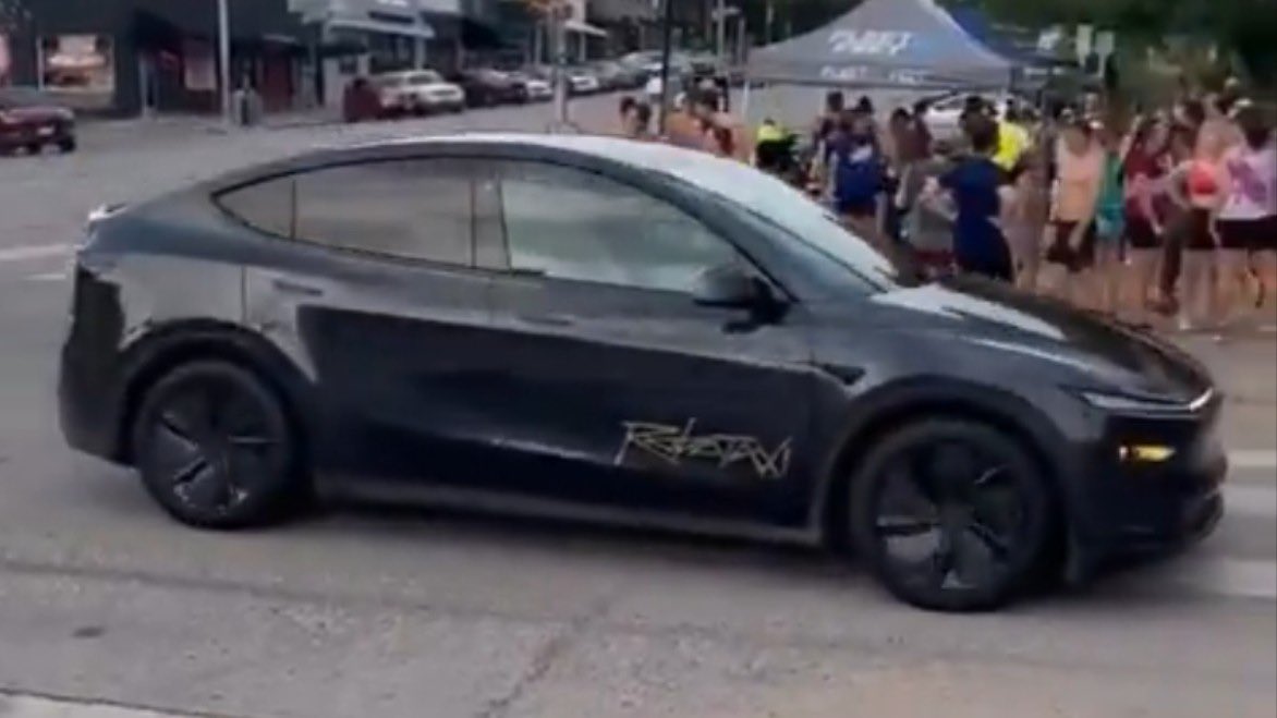 En <a href="/okdiario/">okdiario.com</a> escribo sobre la peligrosa revolución de los #robotaxis. En pocos días en #Austin 🇺🇸se sumarán los vehículos sin conductor de <a href="/Tesla/">Tesla</a> a los cientos de <a href="/Waymo/">Waymo</a>. Un gran salto tecnológico que nos presenta un futuro inquietante okdiario.com/economia/pelig…