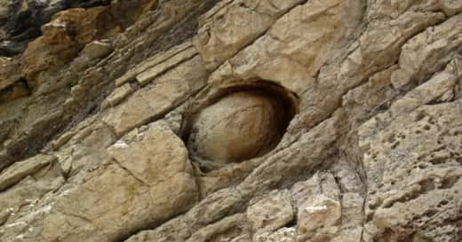 AnguilleSR's tweet photo. Les étranges rochers « pondeurs » de la planète Terre https://t.co/qLZV7nMAHV https://t.co/OwQJgtd2pt