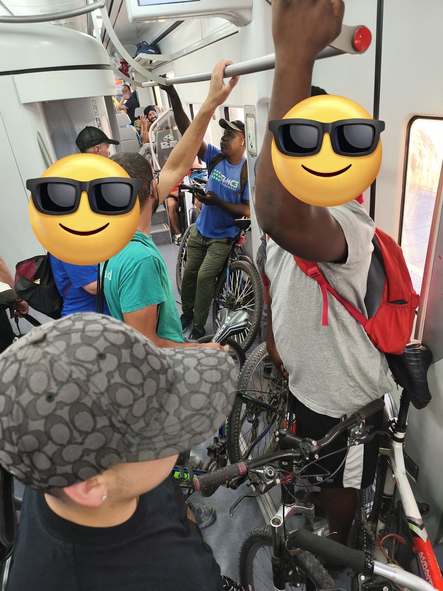 Zaideta1984's tweet photo. @Renfe R2 N todos los días a las 7.00h, por lo que tengo entendido en hora punta está restringido... Igual una patrulla regulando esto no haría mal. Cada día es peor. https://t.co/7Z8kSLKV0w