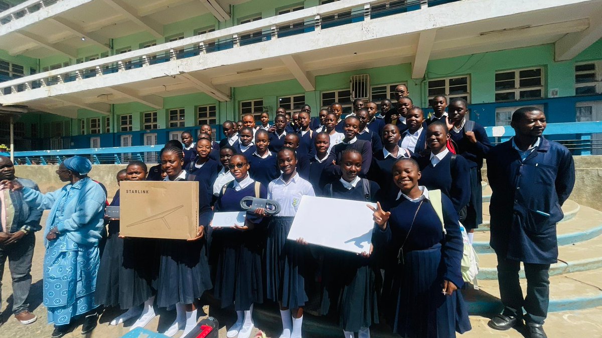 benjimk's tweet photo. Le don de Starlink aux écoles 🇨🇩 a été un travail collectif, soutenu par des confrères de la diaspora et du pays. Avec le temps, j’ai compris qu’à plusieurs, on va plus loin. 💡

Aujourd’hui, nous formons une équipe engagée pour digitaliser l’éducation en RDC :

📌 Benjamin Umba (@benjimk)
📌 Moïse Wemba Dive (@moisewdive)
📌 Gates Aganze (@Gates_Aganze)
📌 Landry Kalenga (@Landry_kalenga)
📌 Patricia Temuni (@TemuniP)
📌 Valérie Kongolo (@Mrs__Excellence) 
📌 Yoel Kime 

Chacun apporte ses compétences, sa vision, sa passion pour l’éducation et le Congo. Ensemble, on peut transformer des écoles, connecter des élèves, inspirer une génération. 🌍💻📚