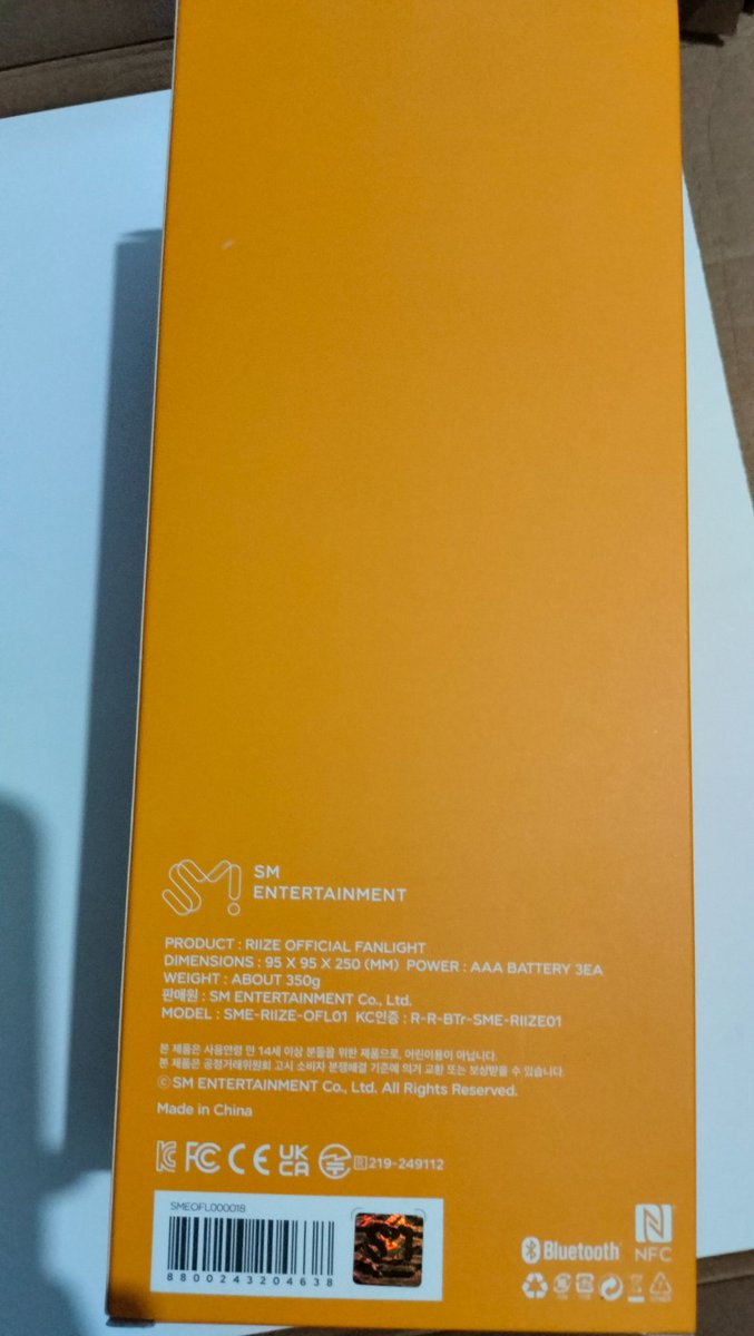 JustVe2002's tweet photo. WTS Lightstick RIIZE 
(Preloved dipakai sekali aja pas Riizing day jakarta) 

✅ bisa 🍊
✅ Official bisa connected aplikasi smtown
✅ set with box, manual book n' sticker 
✅ Free ongkir area jabodetabek
💸 550k (bisa nego)

Tag. wts wtb lightstick ls Riize https://t.co/mNIZpWG5VC